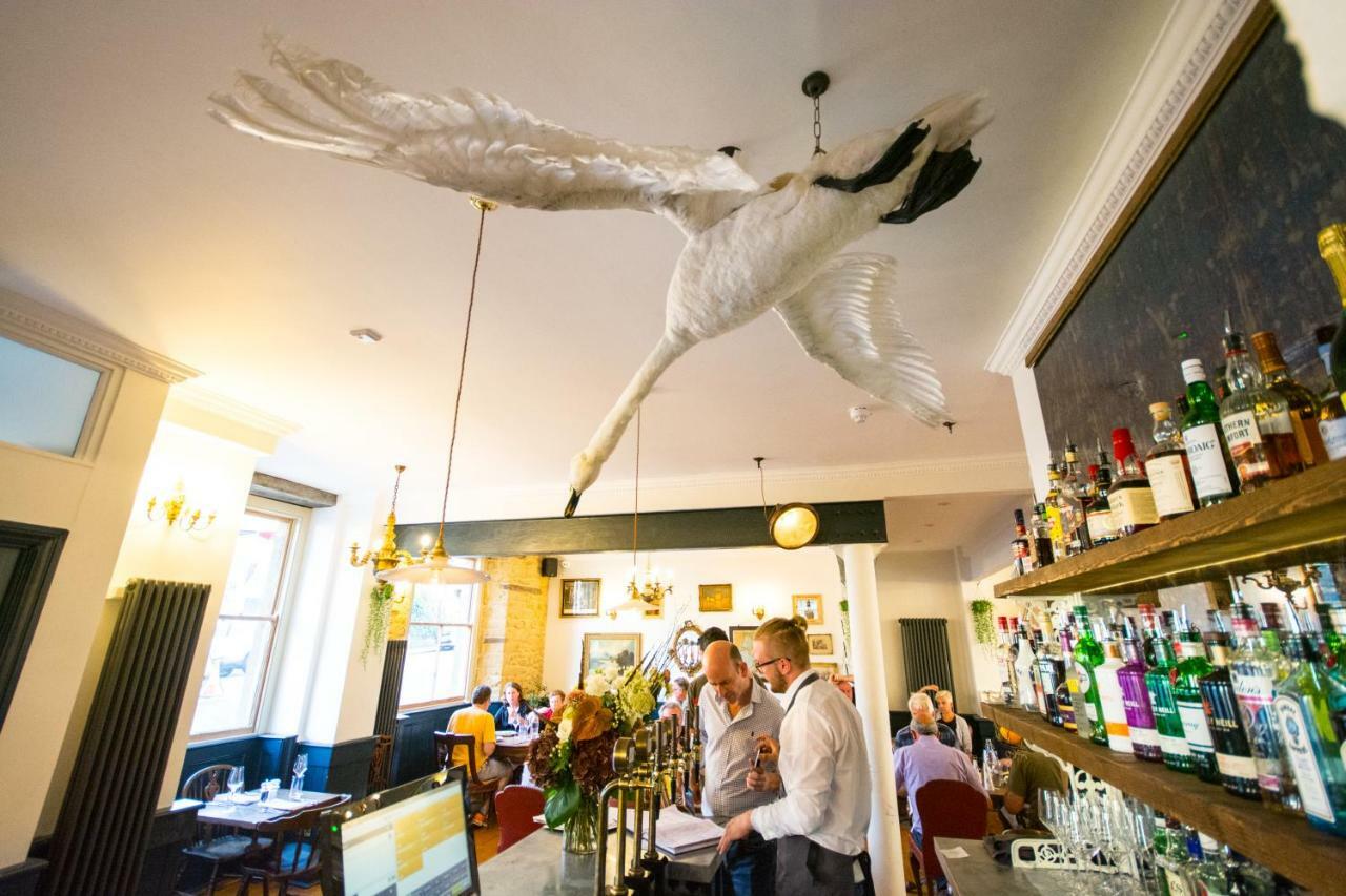 ホテル The Crooked Swan クルーカーン エクステリア 写真